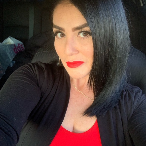 Meet your Posher, Claudia - Picture 1 of 1